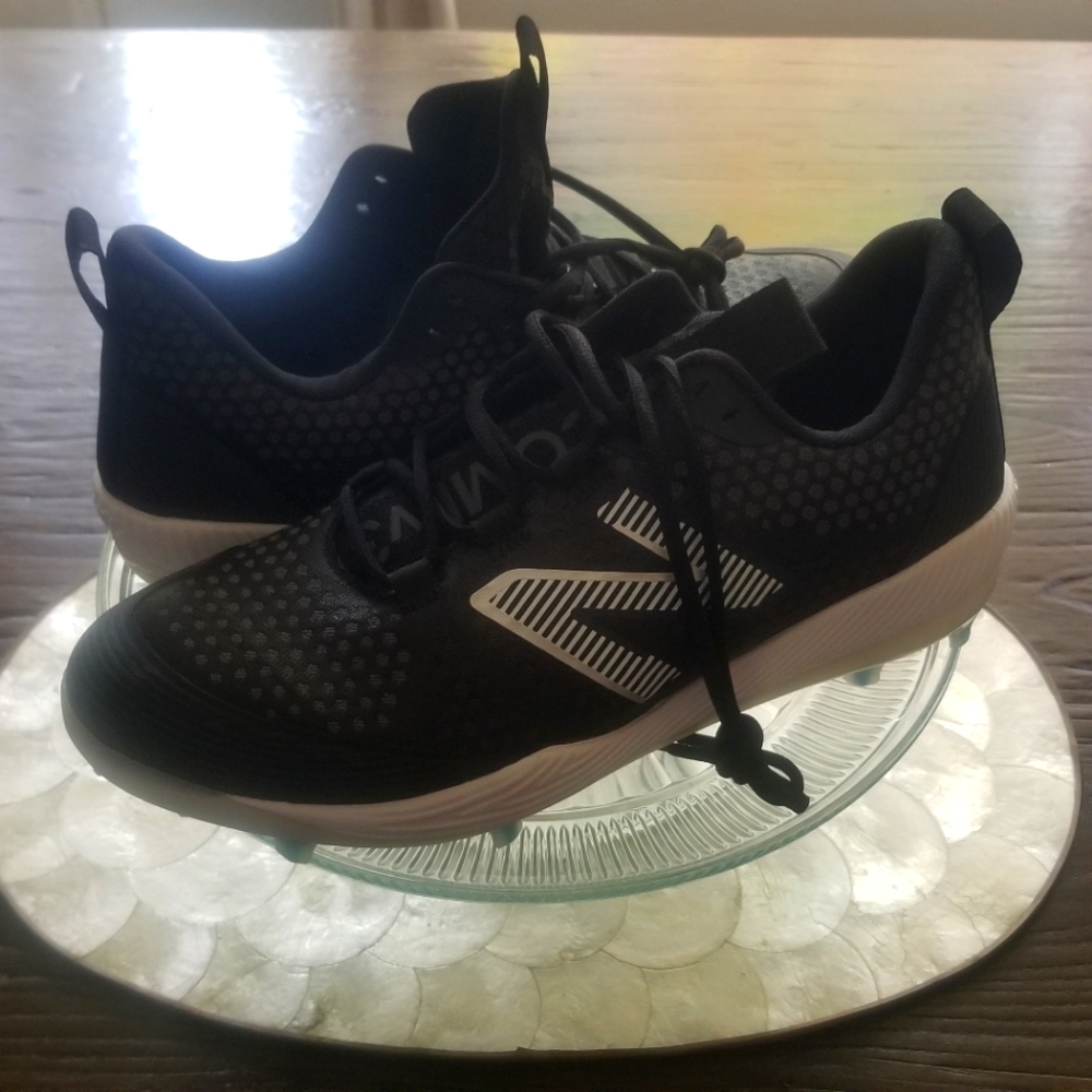 New Balance Mens size 10.5 field cleats. New in box.